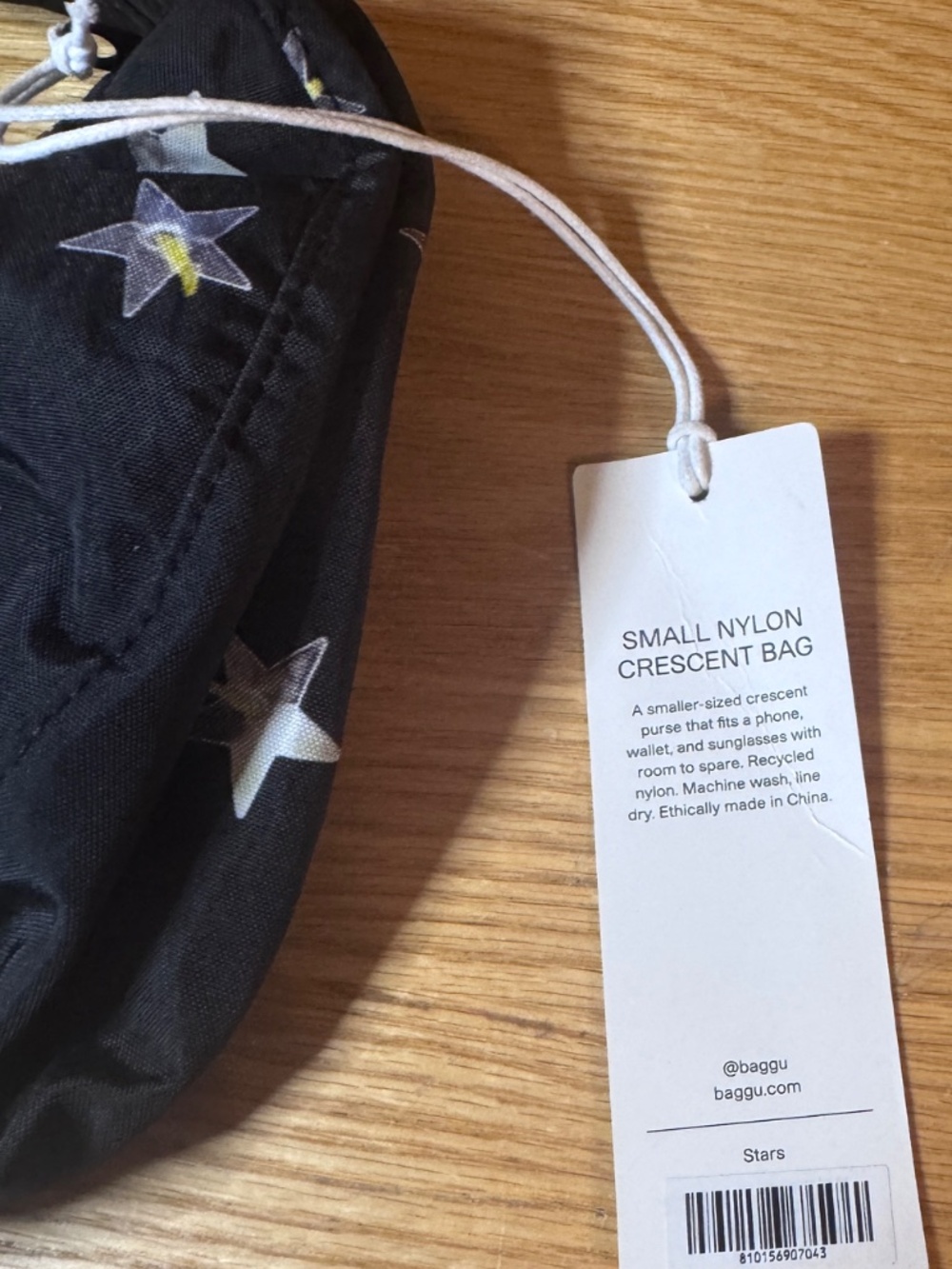 Baggu Small Nylon Crescent Bag Stars Crossbody Zipper Shut 11 X 6 X 3.5 - Picture 3 of 8